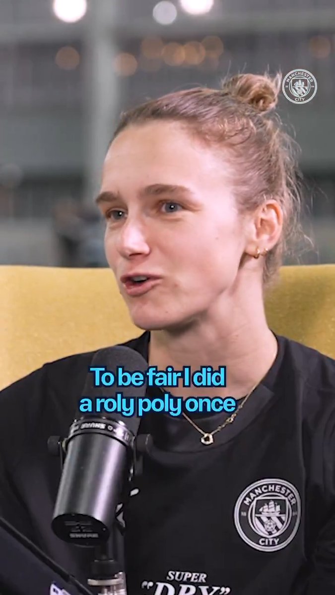 🤸‍♀️ Questionable celebrations 👩‍🔬 Inventing a new position 🥶 Manchester weather We take a deep dive into the career of Vivianne Miedema in the latest episode of our podcast 🎧 Available now on CITY+ ⤵️