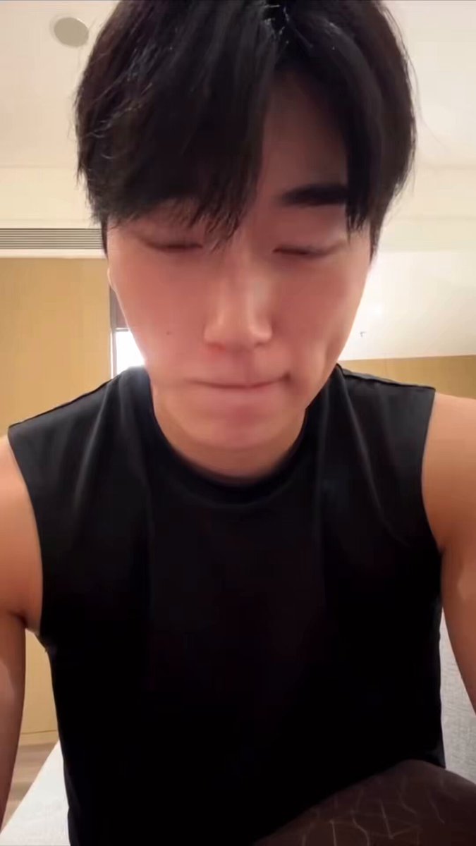 [251205 — #CHOISAN’s Poplive] #WOOYOUNG #산 #우영 Thoughts about snow ❄️ 🐈: The first snow is pretty? But as for me, snow isn’t quite….. but if you guys like it then it’s great! 🐈: Wooyoungie said that snow is just trash? Well, I do have the same sentiment about it. It’s just…. Hmmm 🤔 🐈: It’s pretty to look at, of course