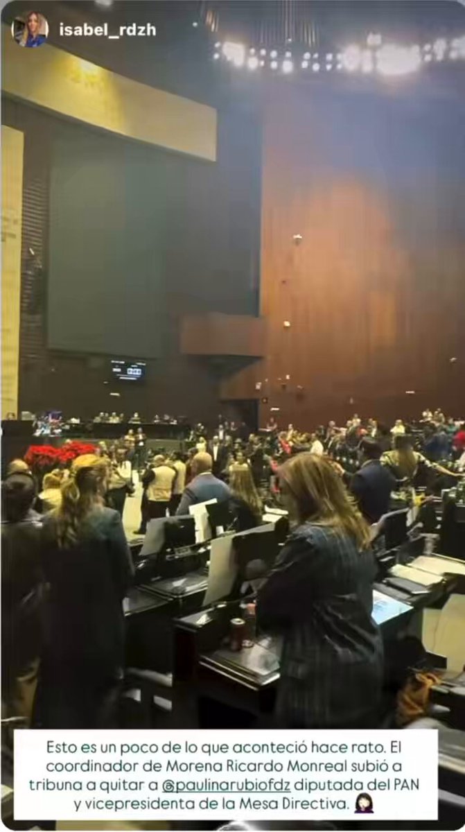 ¿Cómo ven al mafioso rata Ricardo Monreal A. quitando a la fuerza de la tribuna a Paulina Rubio? Al mafioso no le gustó lo que estaba diciendo Paulina sobre la traición que MORENA le estaba haciendo a los campesinos quitándoles el agua. #ParoNacional #México #CarlosManzo 🇲🇽