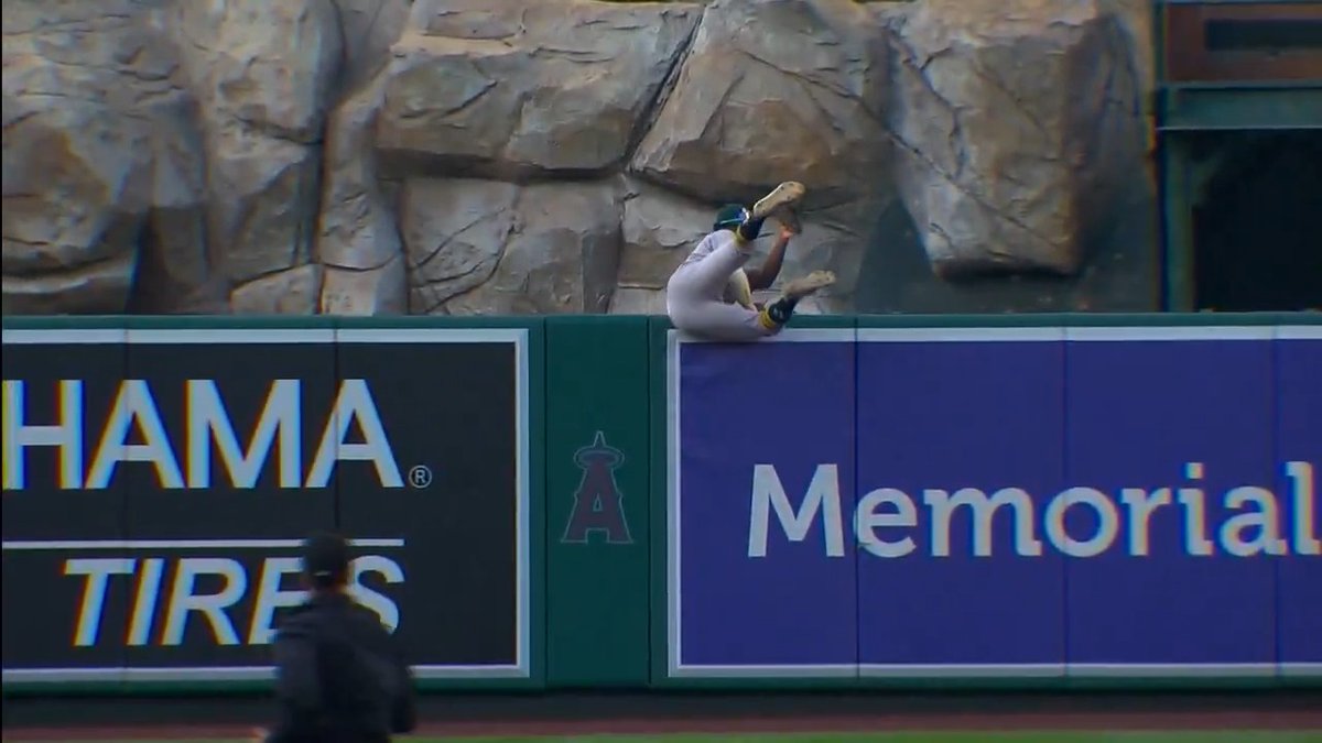 Top Plays of 2025: No. 7 Denzel Clarke mystifies the baseball world with one of the most impressive home run robberies you will ever see!