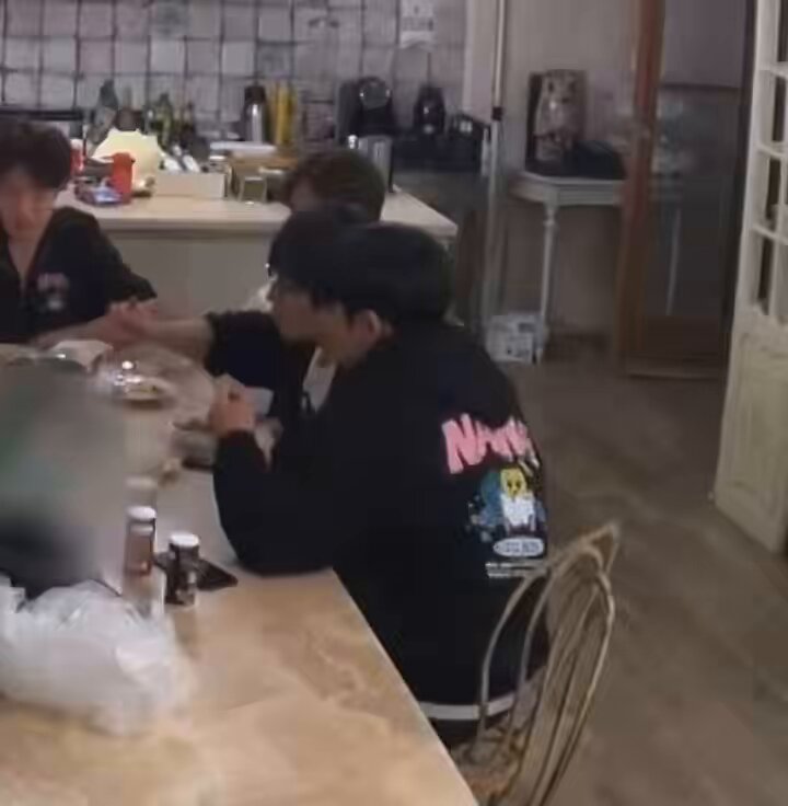 주로 비하인드나 카메라가 어느 정도 철수해야 붙어있는 내 씨피