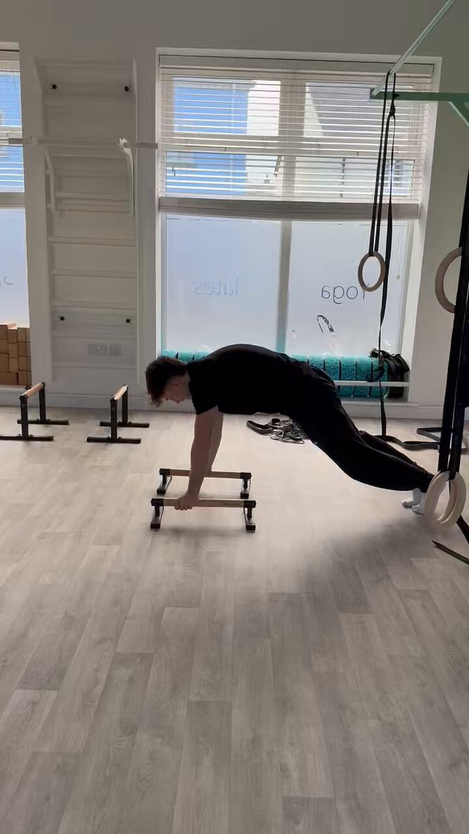 Unlocked full planche in 2 months 🥱 strongest Fortnite pro?