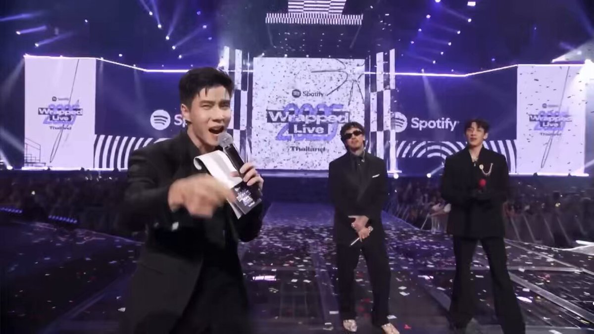 ธามมี่!!!! แม่เห็นนะ น้องก็ยืนเรียบร้อยของน้องอยู่ดีๆ จนกระทั่ง🤣🤣🤣 #BamBamatSpotifyWrappedLive #SpotifyWrappedLiveTH2025 #BamBam BamBam