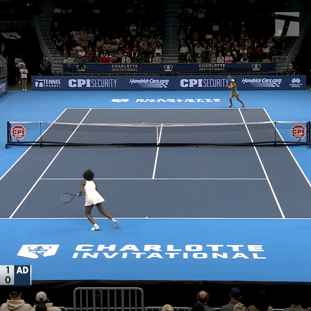 This sequence.... 😱😱 Venus Williams hits the PERFECT lob over Keys!