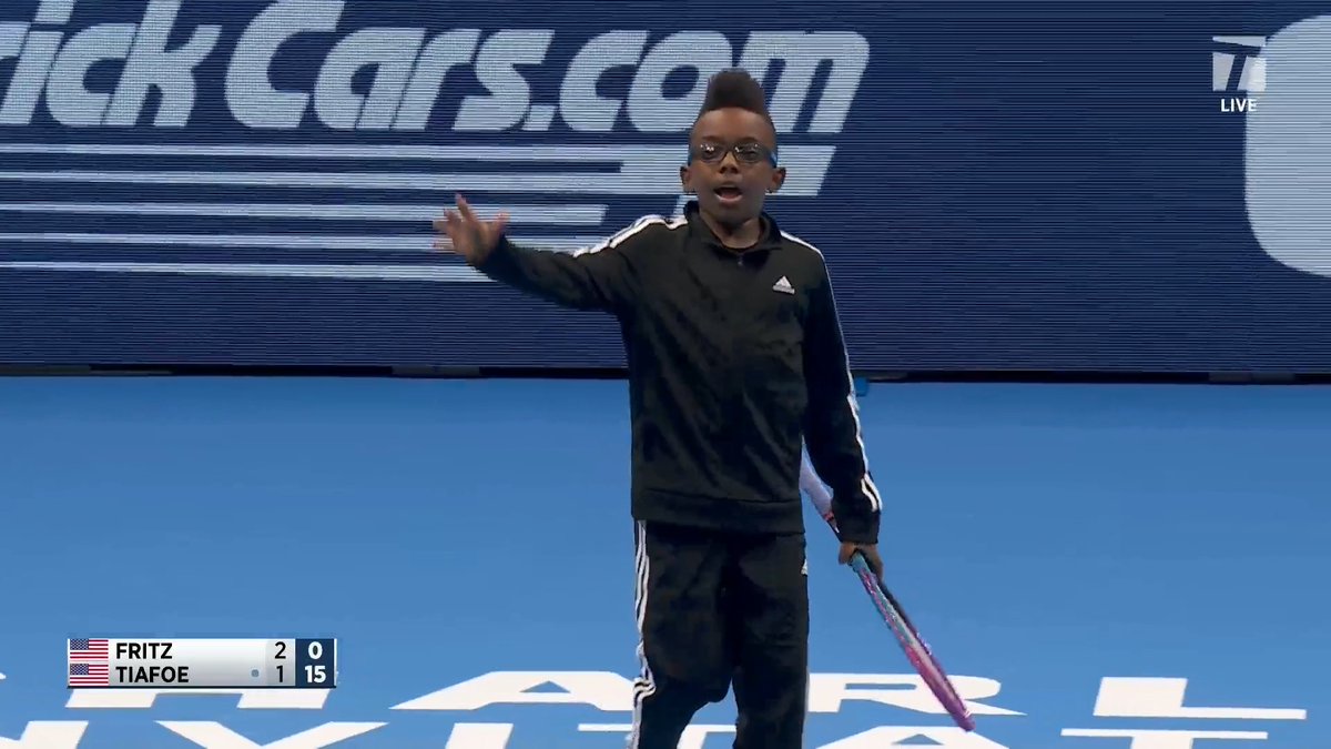 The local talent is giving Tiafoe a run for his money 😱 Frances hit with this young USTA player earlier today and he was so impressed that he invited him onto the court tonight 👏
