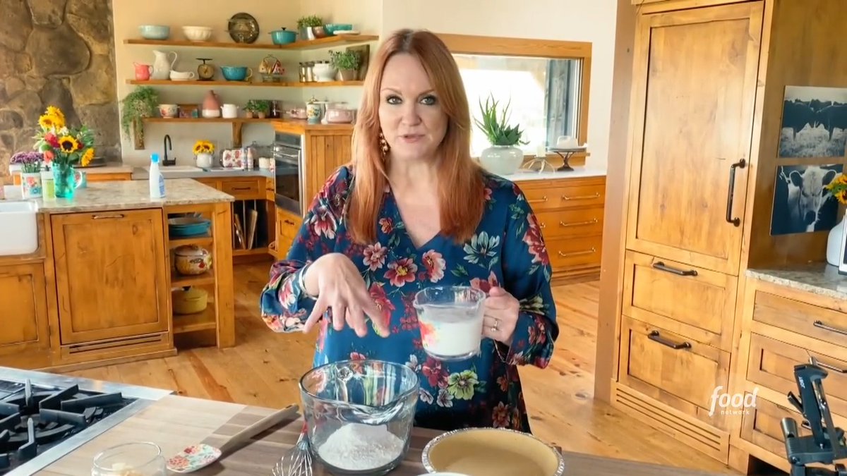 .Ree Drummond - The Pioneer Woman's Shortcut Coconut Cream Pie is filled with creamy custard and topped with toasted coconut chips! 🥥 Get more recipes from @ThePioneerWoman, Saturdays at 10a|9c and hbo max fka: #StreamOnMax Get the recipe: