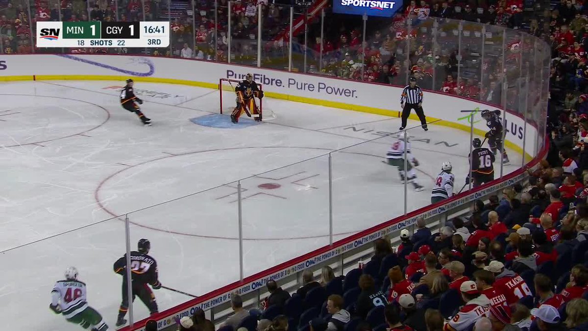 Matt Coronato sneaks behind and gives the Calgary Flames the lead! 🔥