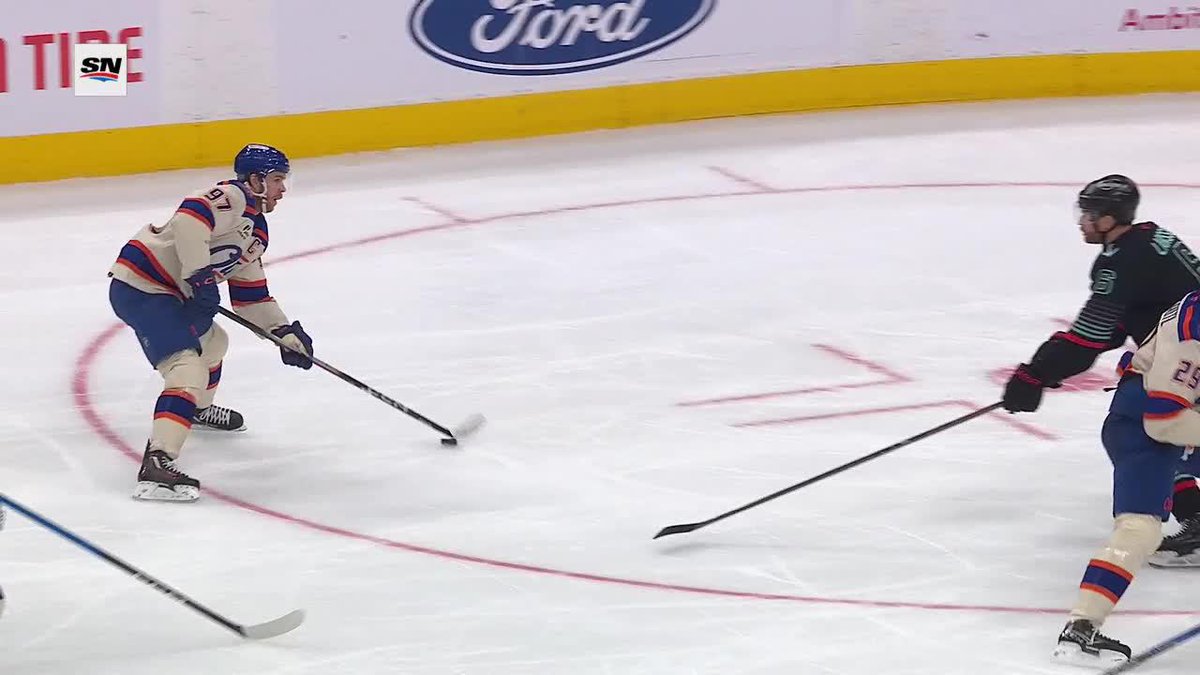 Connor McDavid has his FOURTEENTH career hat trick! 🎩🎩🎩