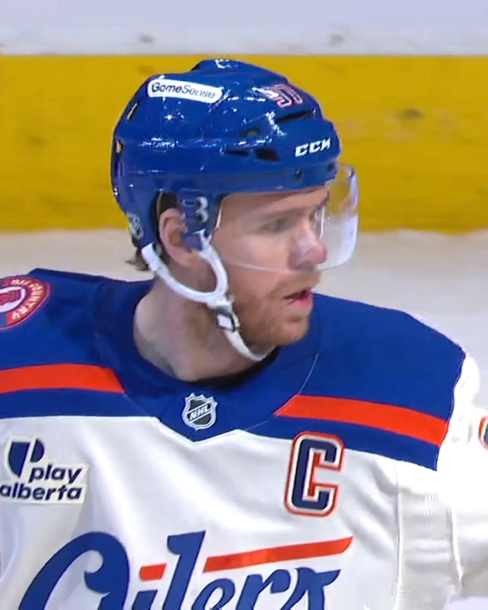 CONNOR MCDAVID HAT TRICK 🎩 🎩 🎩 14 goals on the season for the Oilers captain 💪