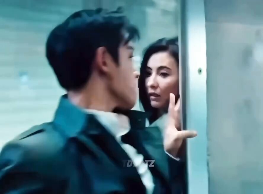 [OUT OF CONTROL] A little behind-the-scenes of the movie with a title that’s basically my mood every day 🥲. Still dreaming of seeing Agent Tom Young 🥲. He spent 3 grueling months filming in Germany, doing all the dangerous stunts himself, conquering their fear of heights... and it didn’t even get released. Could anything be more heartbreaking 🥲 #TTTOP #CHOISEUNGHYUN #탑 #최승현