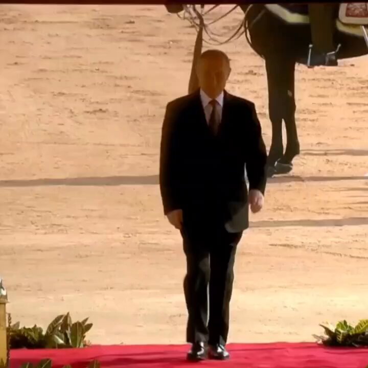 🇷🇺🇮🇳 عـــــــــــــــــاجل وغير عادي 🔴في حفل استقبال بوتين اليوم، ترك وحيدا في المنصة أثناء استعراض حرس الشرف. في إتقان مشابه لنظيرتها المصرية.. بذلت أوركسترا الجيش الهندي قصارى جهدها لعزف النشيد الوطني الروسي.