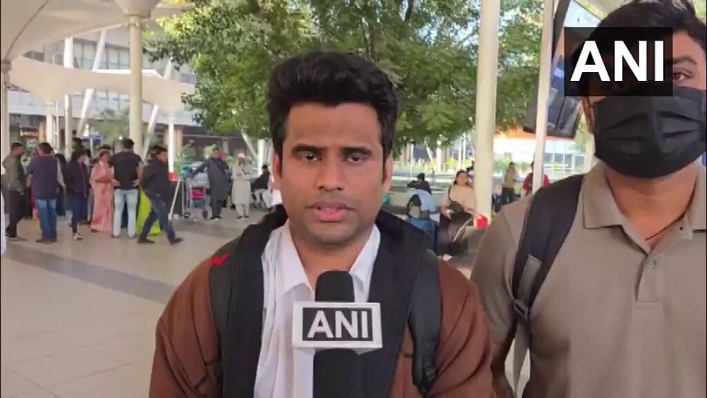 आपदा में अवसर !! अभिषेक चौहान को इंडिगो फ्लाइट से अहमदाबाद से वाराणसी आना था। करीब 12 घंटे से एयरपोर्ट पर फंसे हैं। न खाना, न पानी की सुविधा मिली है। अब दूसरी एयरलाइन का टिकट बुक कर रहे हैं तो किराया दोगुना तक हो गया है।
