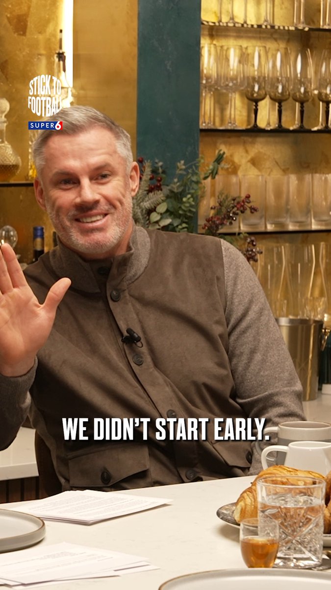 "You're part of the problem!" 🫵 Carra’s lateness + Wrighty’s Super 6 updates = Roy’s patience hanging by a thread! 🫣