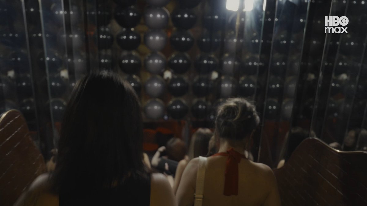 Turistik gece kulübünün kapıları bugün itibarıyla aralanıyor! Moskova'dan Ankara'ya gelen Anna'nın hikayesi sizi bekliyor. Pavyon yeni sezonuyla şimdi sadece HBO Max'te.