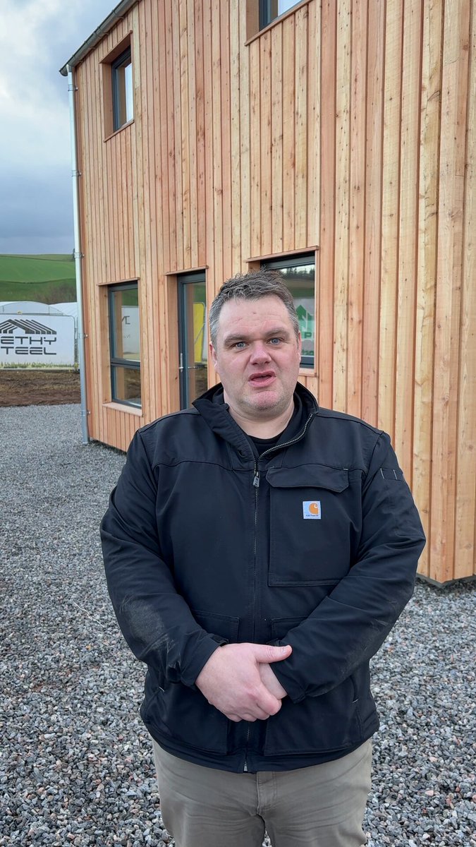 Chuffed to see MAKAR new prototype affordable home built by its Inverness workshop in 2 weeks flat to show what's possible. Wood from nearby forest, assembly &amp; workforce local. Net zero, eco friendly &amp; heating costs £5/week. So why the big procurement/paperwork delays?