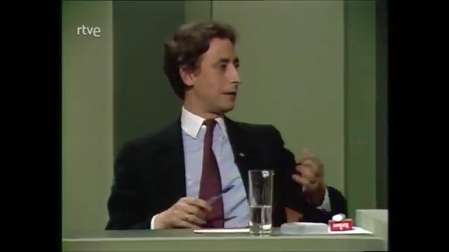 Ha fallecido Alfonso Ussía, escritor y periodista y un habitual de la televisión de los 80 y 90. Aquí su participación en el debate de 'su turno' de Jesús Hermida. Nuestro recuerdo y homenaje --> #DEP