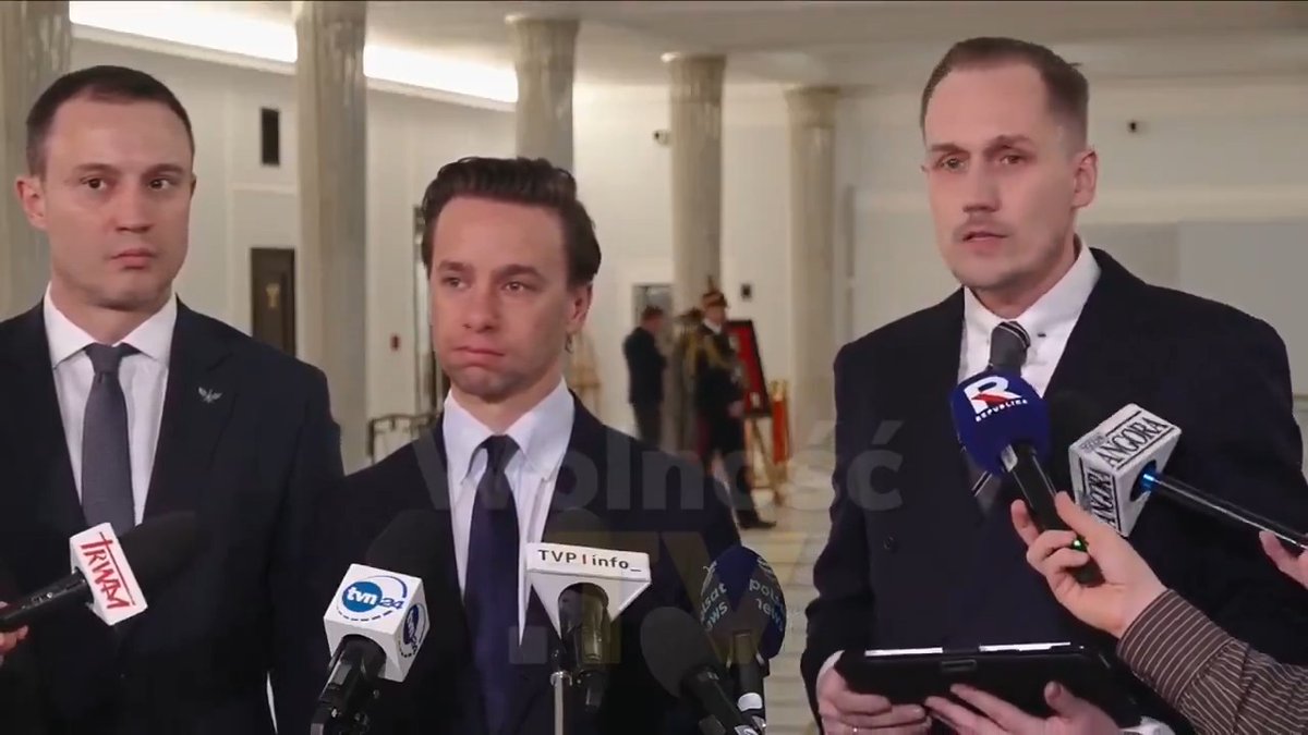 ❗BOSAK & BERKOWICZ WS. TAJNYCH OBRAD I USTAWY KRYPTOWALUTOWEJ❗ "To jest wszystko absurd i propaganda Tuska! Równie dobrze można powiedzieć, że gotówka jest używana w działalności przestępczej, więc trzeba jej zakazać!" "Bardzo dobrze, że prezydent Nawrocki to złe prawo zawetował!" Krzysztof Bosak 🇵🇱 Konrad Berkowicz Konfederacja
