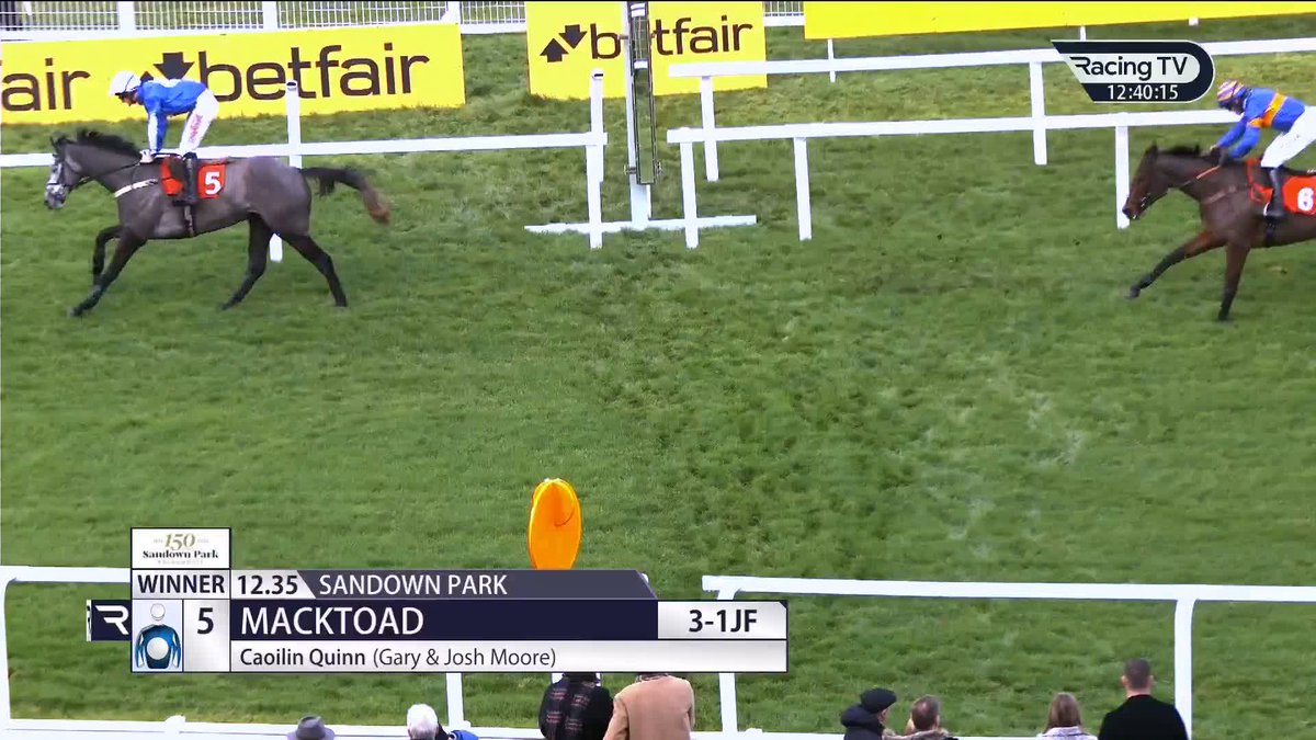 👀 French winner Macktoad coasts home to remain unbeaten on British debut, the €125,000 buy looking a nice one for Gary & Josh Moore Racing Sandown Park