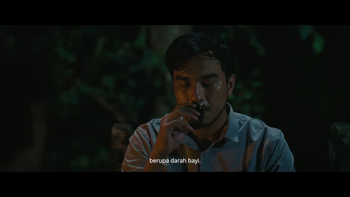Seorang ayah muda terjerat hutang riba, buat bisa ngebayar semua tagihannya lalu tergoda ritual berdarah bernama “Getih Anak” info dari temennya. Gara-gara sembrono ikut ritual ga beres macem itu akhirnya keluarganya ngalamin rentetan teror. RIBA sedang di bioskop!