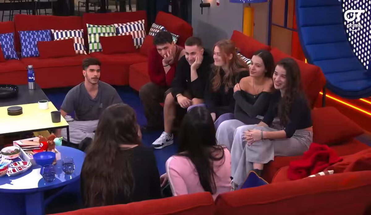 Amalia diciéndole a Olivia que le hace mucha ilusión que cante “tengo un pensamiento” #OTDirecto5D