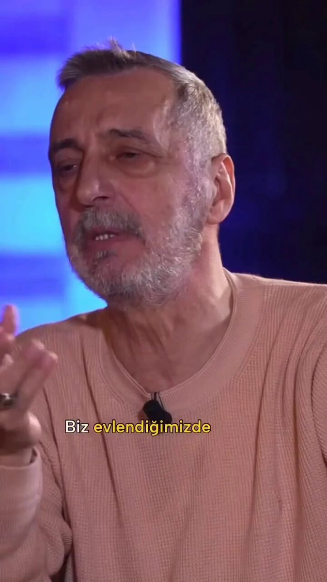 Eski futbolcu Abdulkerim Durmaz'ın meyhaneden camiye uzanan yolculuğu. 🕌