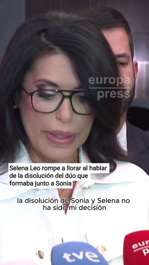 Selena Leo rompe a llorar al hablar de la disolución del dúo 'Sonia y Selena': "Me he sentido utilizada y humillada porque ella era mi amiga. La tristeza es no haber recibido por su parte ni un adiós. Pero la vida sigue y el show tiene que continuar"