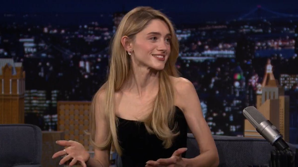 .Natalia Dyer had a lightbulb moment after acting as a lightbulb 🤣 #StrangerThingsOnFallon #FallonTonight
