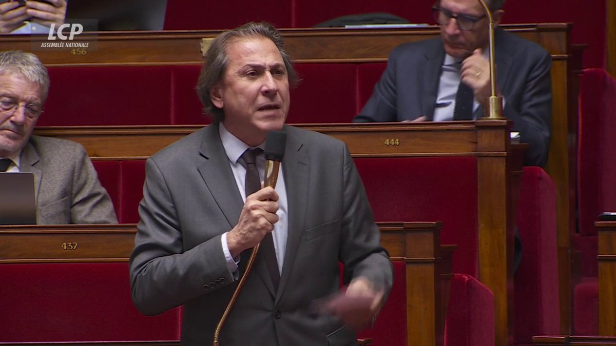 "La vaccination, c'est les Lumières appliquées à la médecine", s'exclame Jérôme Guedj, qui défend l'obligation vaccinale pour les résidents en Ehpad. Il dénonce les "propos hallucinants" de certains "vaccino-sceptiques". #DirectAN