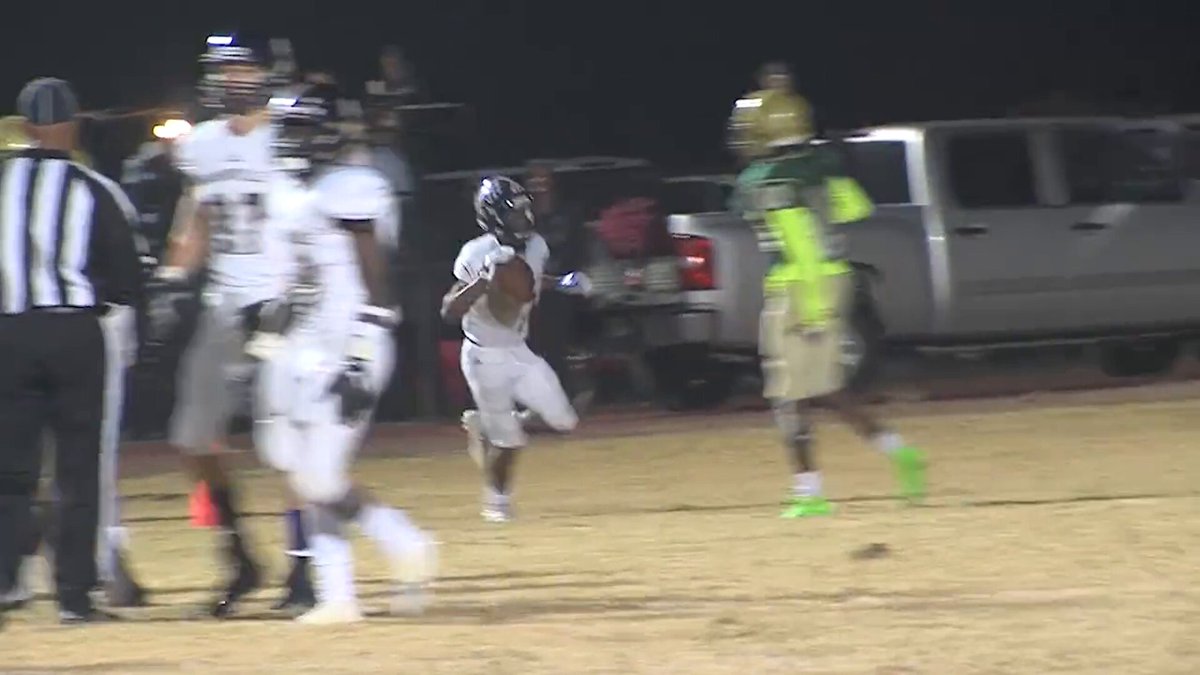 8 years ago, greatest semifinal game ever Everyone in the stadium knew Pooka Williams was getting the ball on the 2-pt conversion in OT, and he still couldn't be stopped Hahnville beats Acadiana 43-42 in OT after trailing 28-14 at halftime. 4 TDs that night for Pooka #Legend