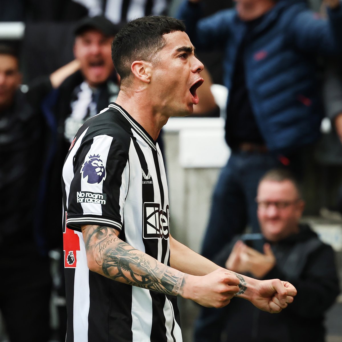 A stunner from Miggy against the Clarets! 💥🇵🇾