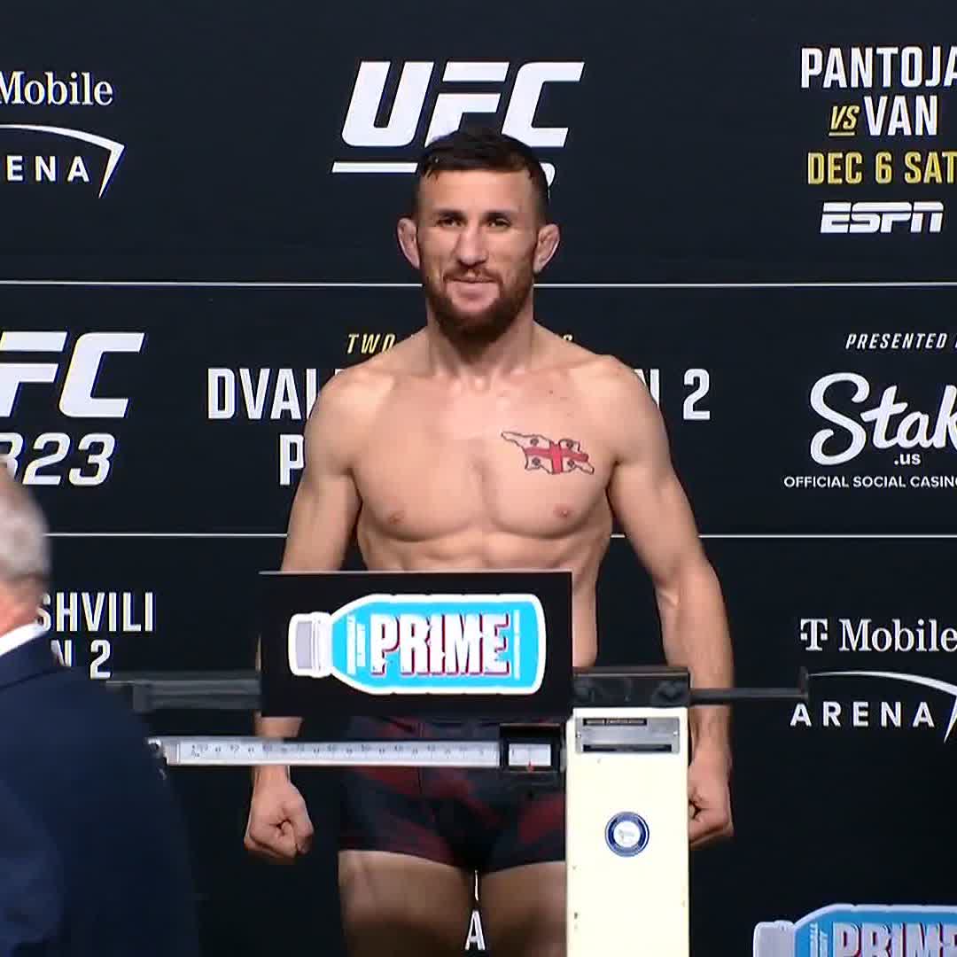 🚨 MERAB DVALISHVILI MAKES WEIGHT! #UFC323 ⚖️ 135 lbs