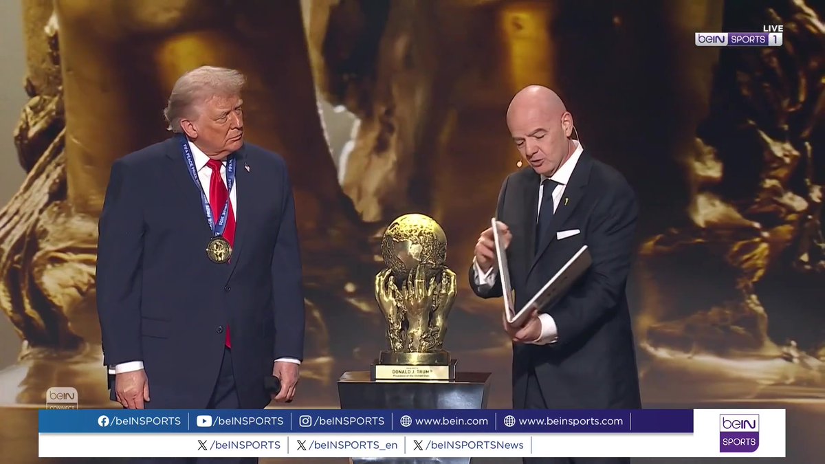 🏆 الرئيس الأمريكي 🇺🇸 دونالد ترامب ينال جائزة الاتحاد الدولي لكرة القدم للسلام في نسختها الأولى 🥇