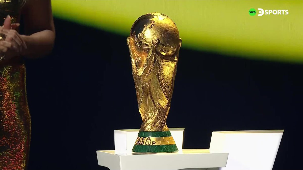 🇦🇷LIONEL SCALONI ingresa a la ceremonia con la COPA DEL MUNDO.