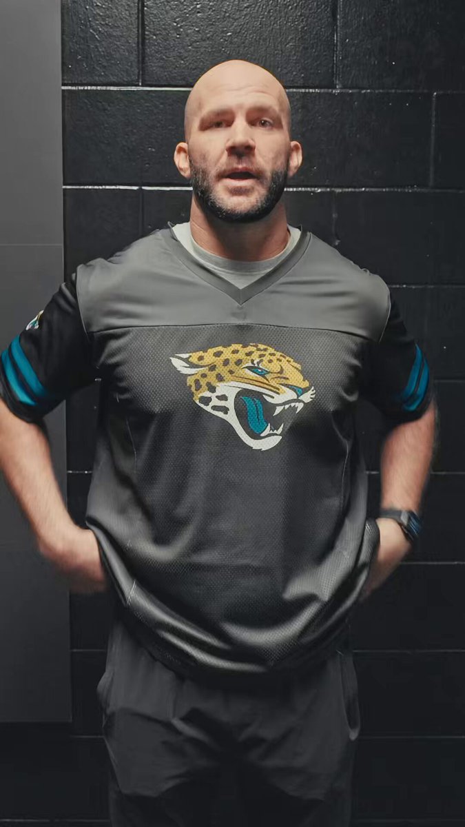 You never know who you might see on the Geico Game Day Shuttle ⛵️ #DUUUVAL