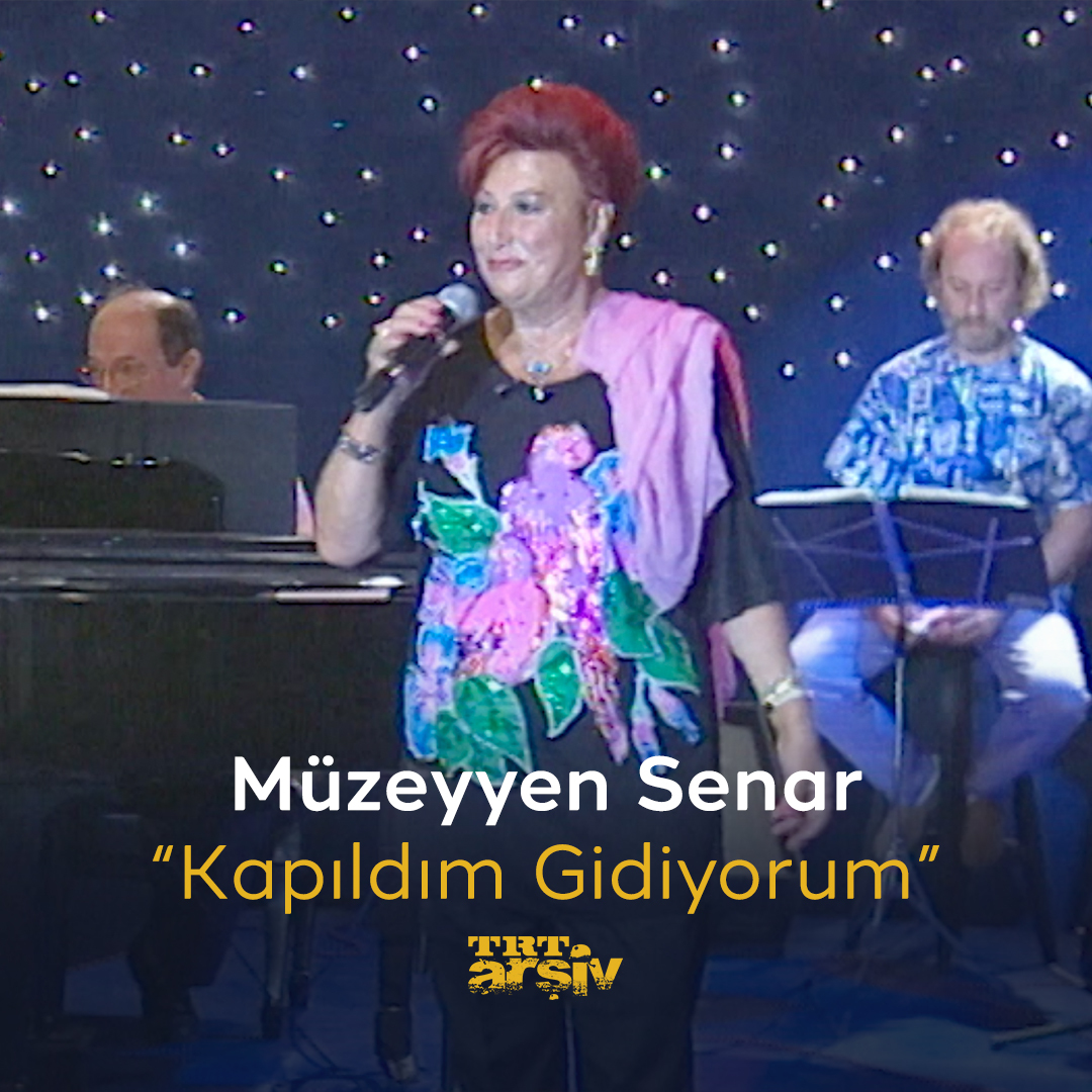 Güftesi Ömer Bedrettin Uşaklı’ya, bestesi Ali Rıza Bey’e ait olan bir hicaz şarkıyı dinlemek için 1995 yılındayız ve mikrofonda #MüzeyyenSenar var: “Kapıldım Gidiyorum” 🎙️