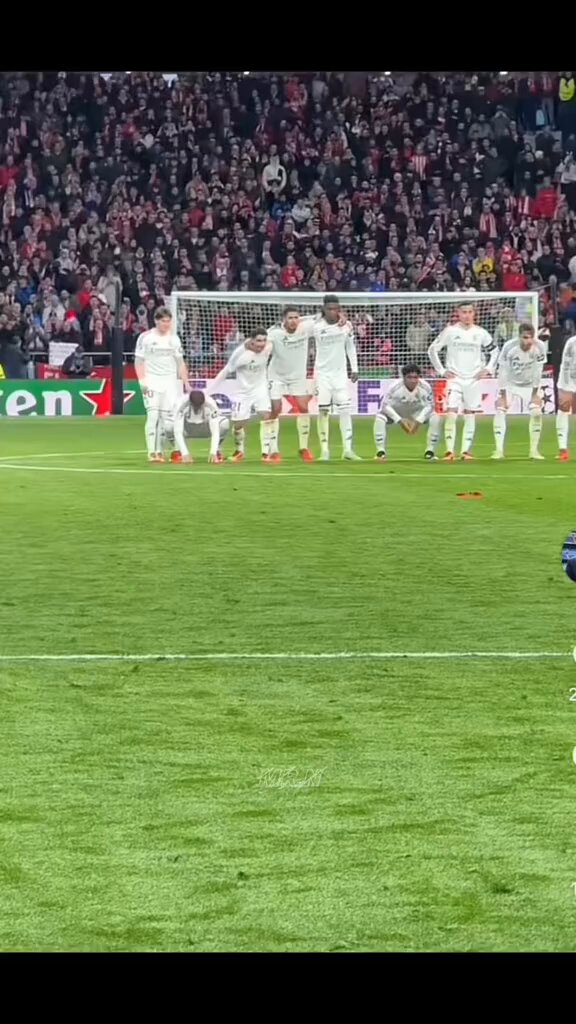 Rudiger doing chaos and Valverde adding his own flavor 😂 Elite unserious duo😂🔥