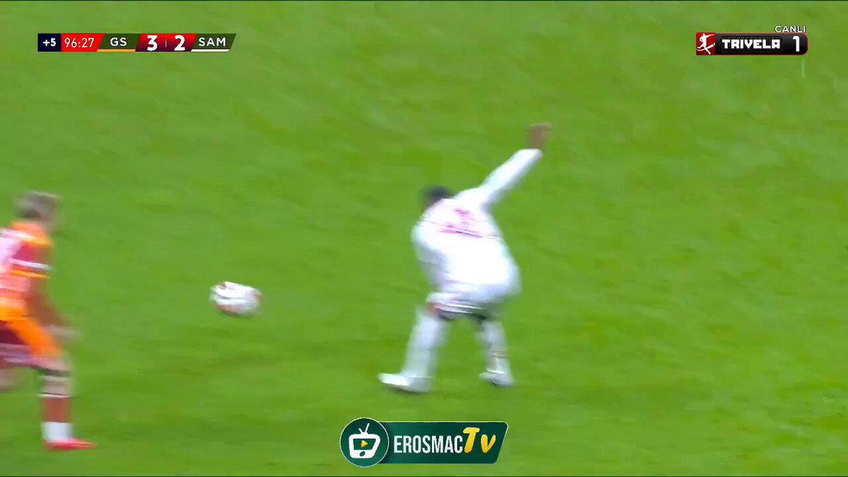 Siz hala maç mı izliyorsunuz ? Yıllardır anlatıyoruz, bahis şike çetelerinin elinde oyuncak oldu futbol. Bu pozisyona penaltı vermemişler mesela.