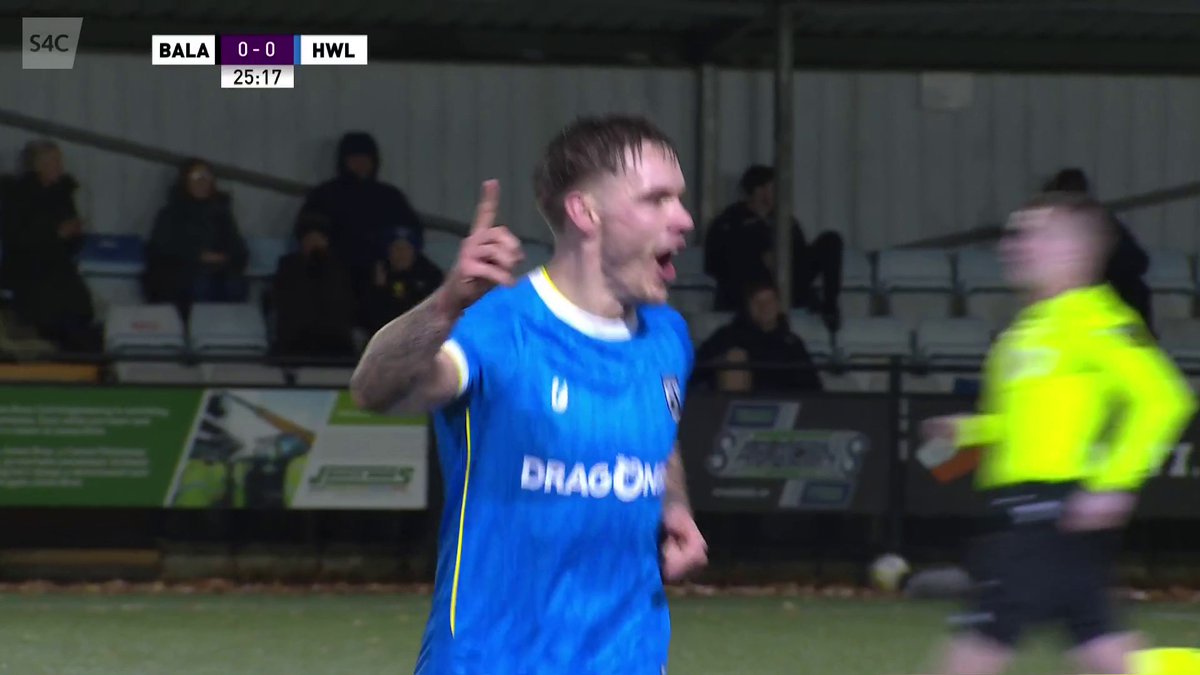 COREY SHEPHARD FROM HALFWAY 🤯 That is ridiculous from the Haverfordwest County AFC 🏴󠁧󠁢󠁷󠁬󠁳󠁿 midfielder 😍