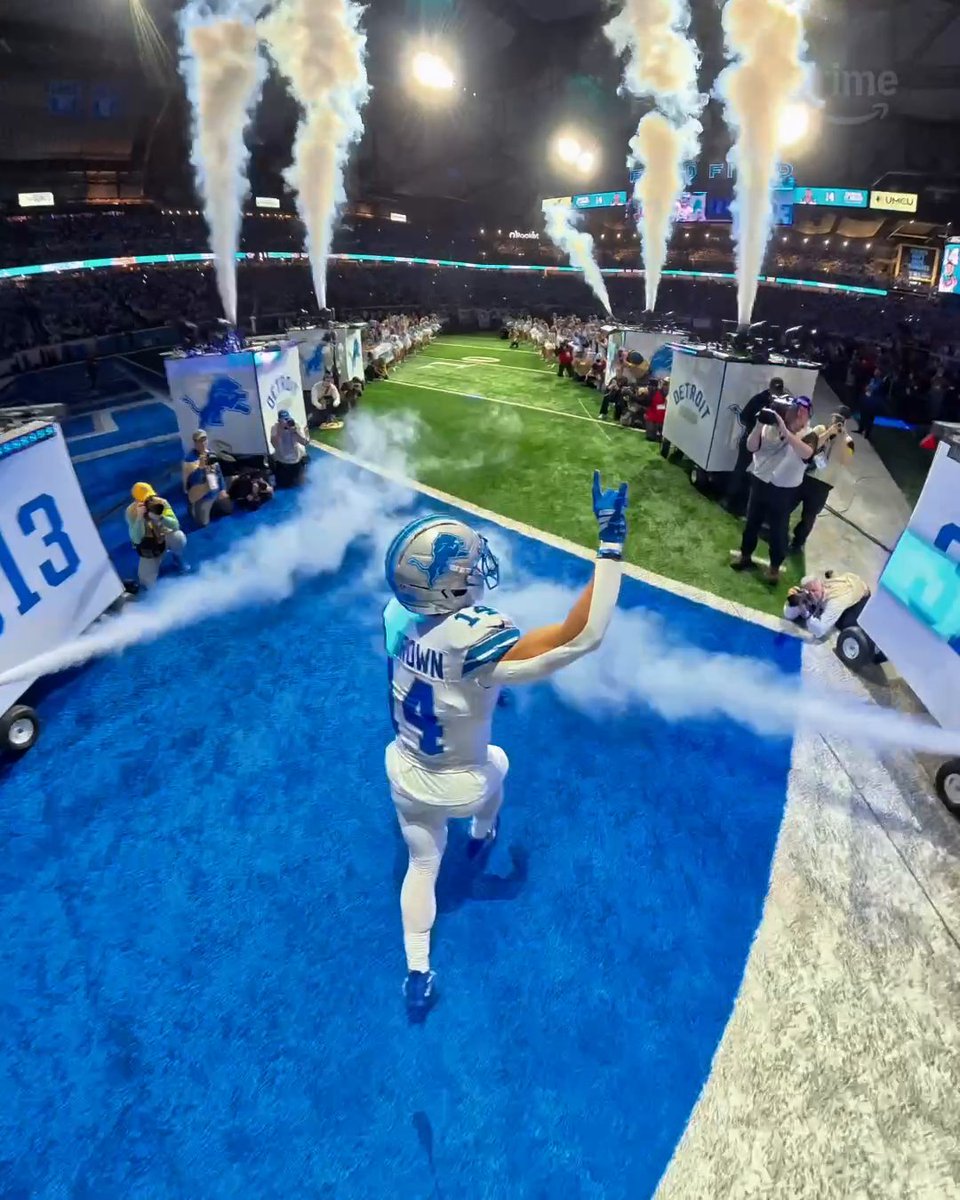 #LIONS WR AMON-RA ST. BROWN WITH ONE OF THE COLDEST ENTRANCES OF THE SEASON. 🥶🥶🥶