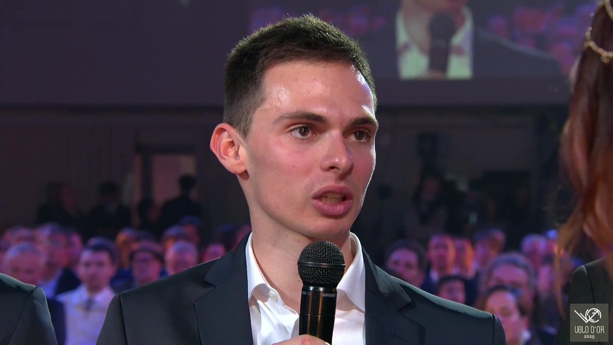 Paul Magnier, Romain Grégoire et Valentin Madouas passent aux questions de Claire Bricogne depuis le public ! #velodor