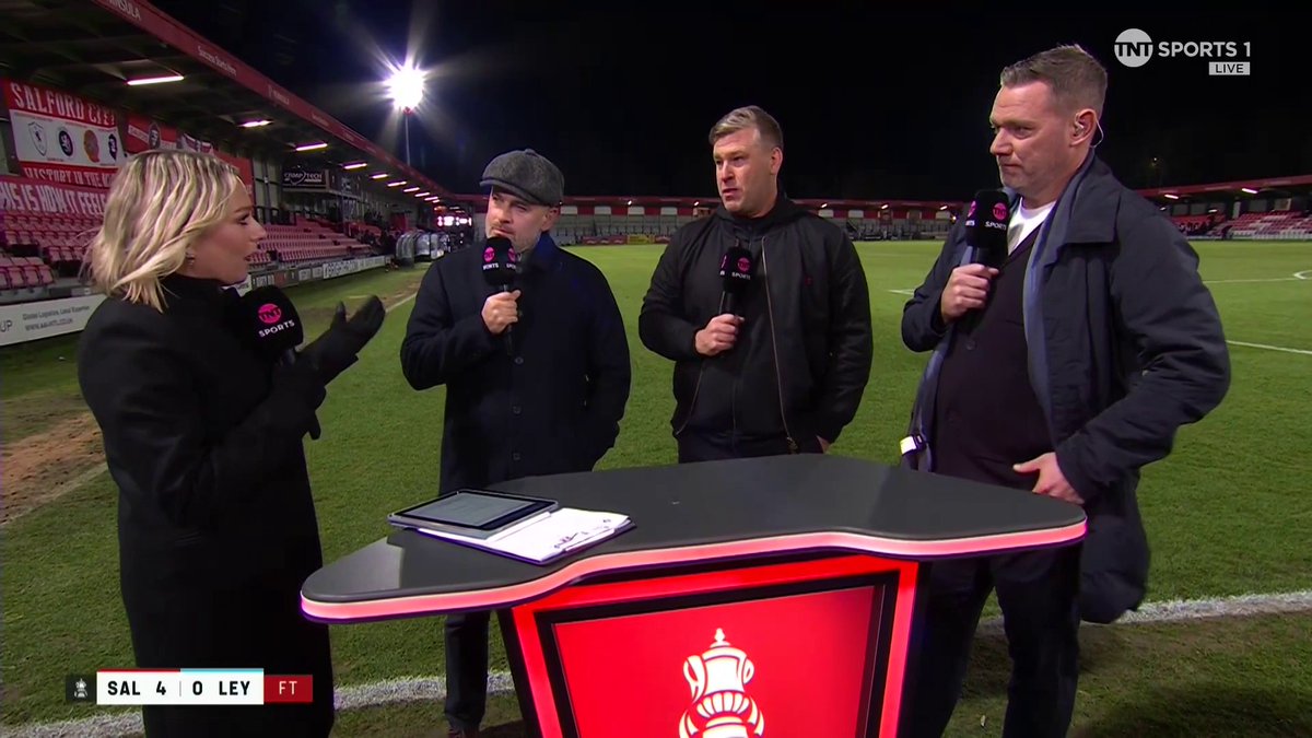 "Players feel like they can speak to Scholes. Gary [Neville] comes in to do some defending work" ❤️ Salford City head coach, Karl Robinson, reflects on how lucky he is to have Paul Scholes, Gary Neville and Nicky Butt around the club 🤝 📺 TNT Sports &amp; discovery+ UK