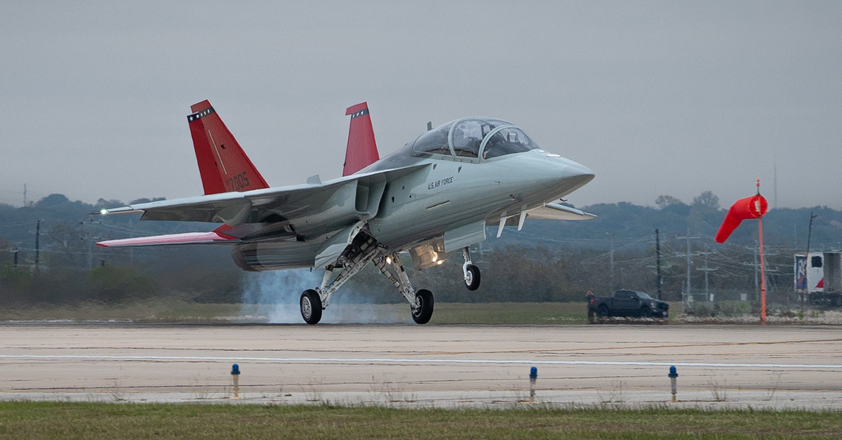Red Hawk over the Alamo! The first T-7A #RedHawk advanced trainer has arrived at JointBaseSanAntonio in Texas to start training future @USAirForce fighter and bomber pilots. The new advanced trainer brings safe, leading-edge capabilities to the AETC - First Command.