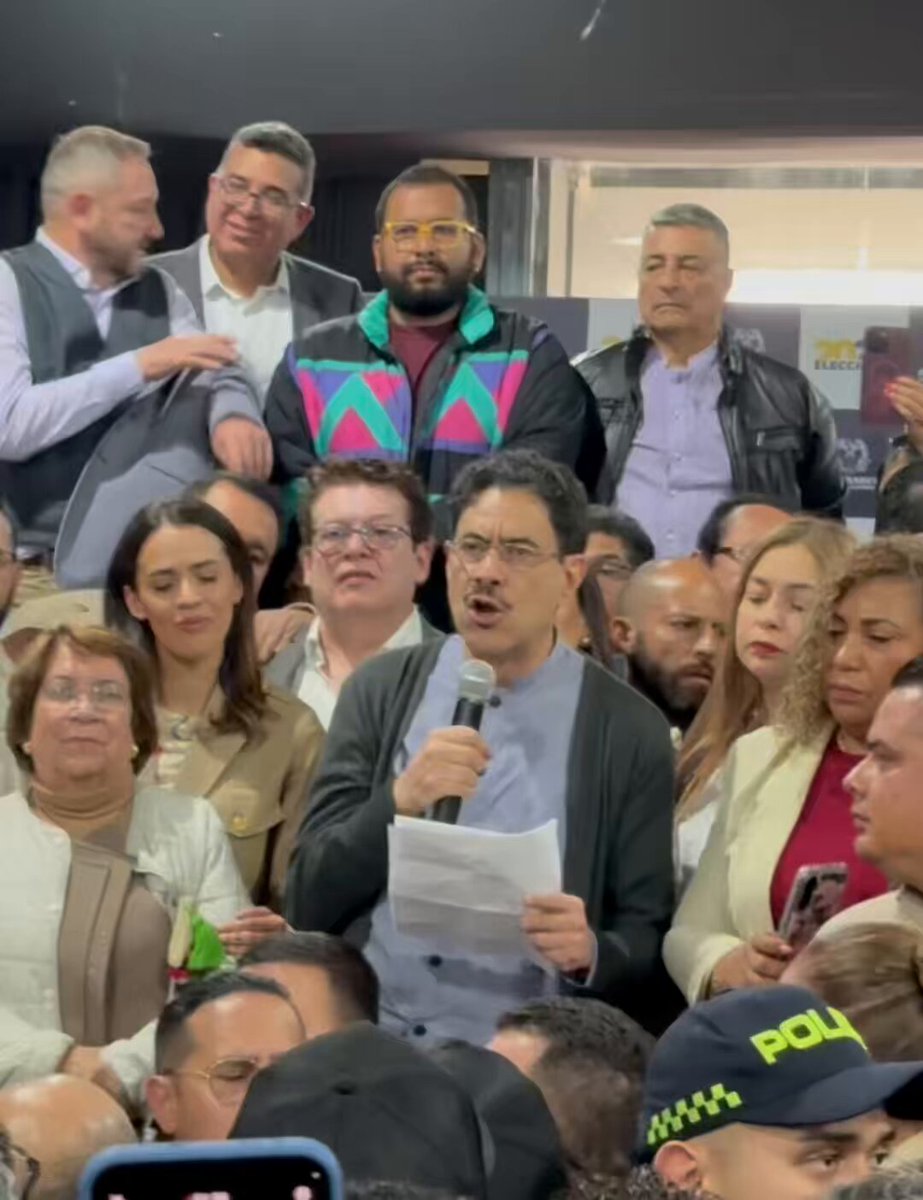 “El Congreso no puede permitirse regresar a los hechos más lamentables de nuestro pasado: la Yidispolítica; o aquel capítulo en el que 70 congresistas terminaron en la cárcel por servir a un plan criminal que, bajo la conducción de Álvaro Uribe, pretendía “refundar la patria” y ponerla al servicio de las mafias, el narcotráfico y la parapolítica. Tampoco podemos olvidar aquella época oscura en la que Mario Uribe, primo del expresidente, terminó condenado; y en la que, para evitar ese resultado, el jefe de Estado se dedicó a presionar y perseguir a los magistrados de la Corte Suprema de Justicia. En el gobierno de la austeridad republicana, que lideraremos a partir del 7 de agosto de 2026, combatiremos las expresiones de corrupción, privilegios, tráfico de intereses, chantaje o soborno legislativo”. Discurso de nuestro candidato Iván Cepeda Castro hoy en la inscripción de las listas al Congreso.