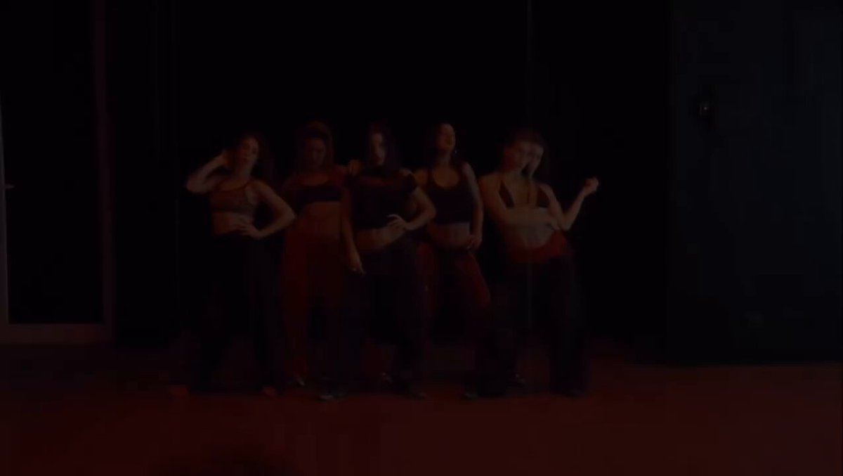 ❗️ | La artista argentina, Emilia Mernes bailando una coreografia nueva de T1T FOR TAT. - Previamente Tate McRae en una entrevista en Chile menciono que le gustaria hacer una colaboración en español hablando de ella. 👀