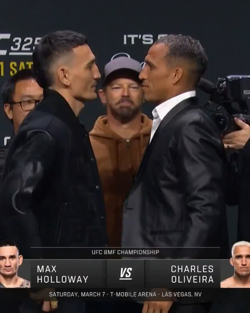 🚨 MAX HOLLOWAY AND CHARLES OLIVEIRA FACE OFF Charles Oliveira said two days ago that this fight was NOT signed, the UFC got this done in the last 48 hours 🔥🔥