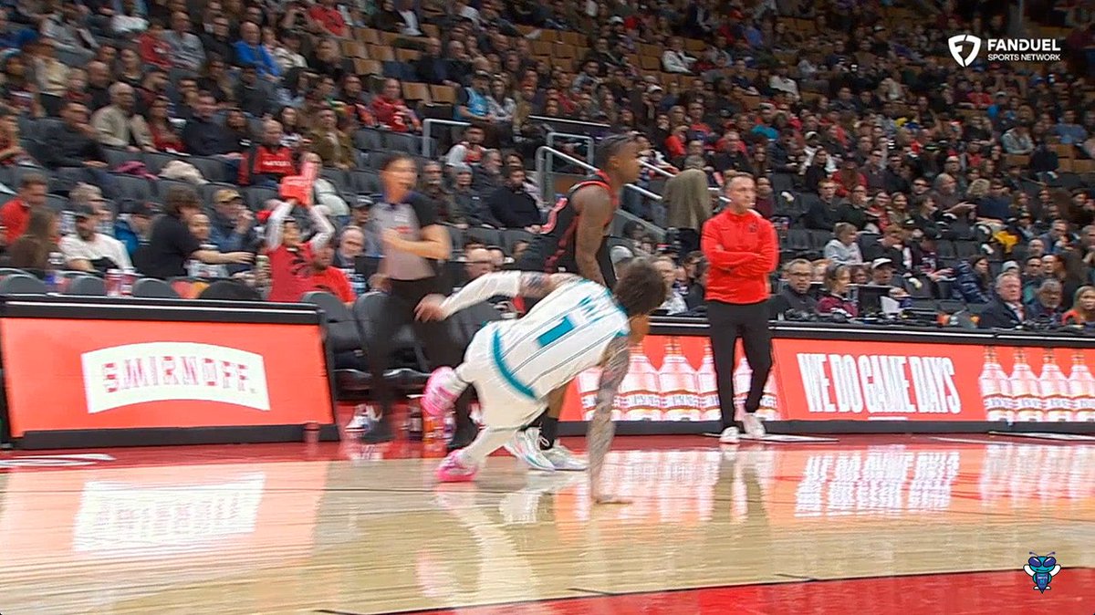 Replay of LaMelo Ball's slip: