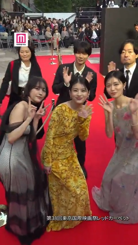 一瞬映る出口夏希ちゃんの背中が彫刻のように綺麗でマジびびる。 顔面だけじゃなくて背中も国宝じゃんか。