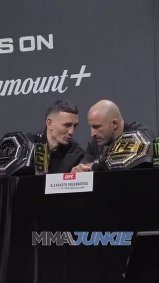 What do you reckon Max Holloway and Alexander Volkanovski were chatting about throughout today's UFC presser? 🤔
