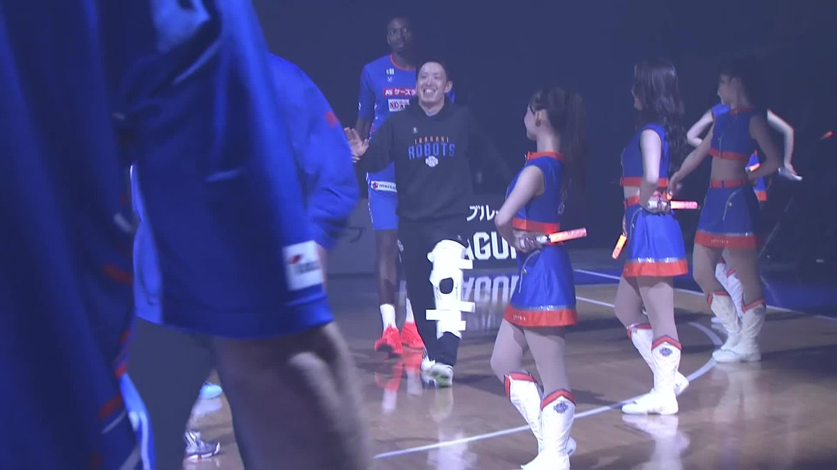 リハビリ中の平尾充庸選手を円の中に。 平尾充庸 茨城ロボッツ 📡バスケットLIVEで生配信中 #Bリーグ #りそなグループ