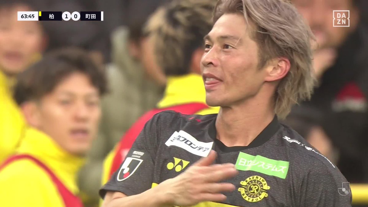 奇跡を信じて突き進め柏☀️ 中川が自ら持ち運び瀬川のクロスが 相手DFのオウンゴールを誘う 逆転優勝へ勝利が必須の 柏が待望の先制点をゲット! 🏆明治安田J1リーグ第38節 🆚柏×町田 📱#DAZN 無料ライブ配信 ⏩ #無料だぞーん #Jみようぜ #Jリーグ #だったらDAZN